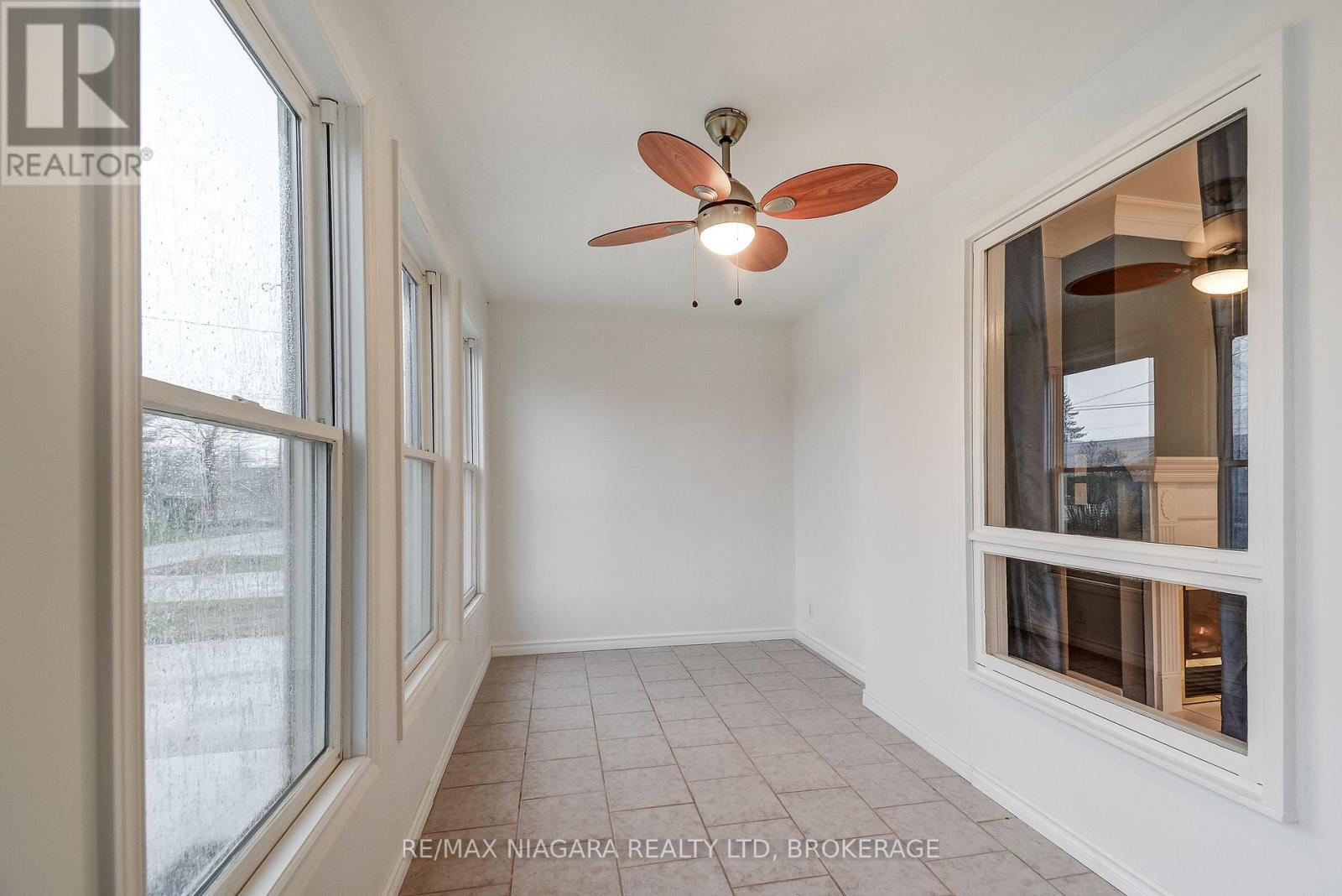 71 Joseph Street, Fort Erie (Lakeshore), Ontario  L2A 5J6 - Photo 12 - X12971588