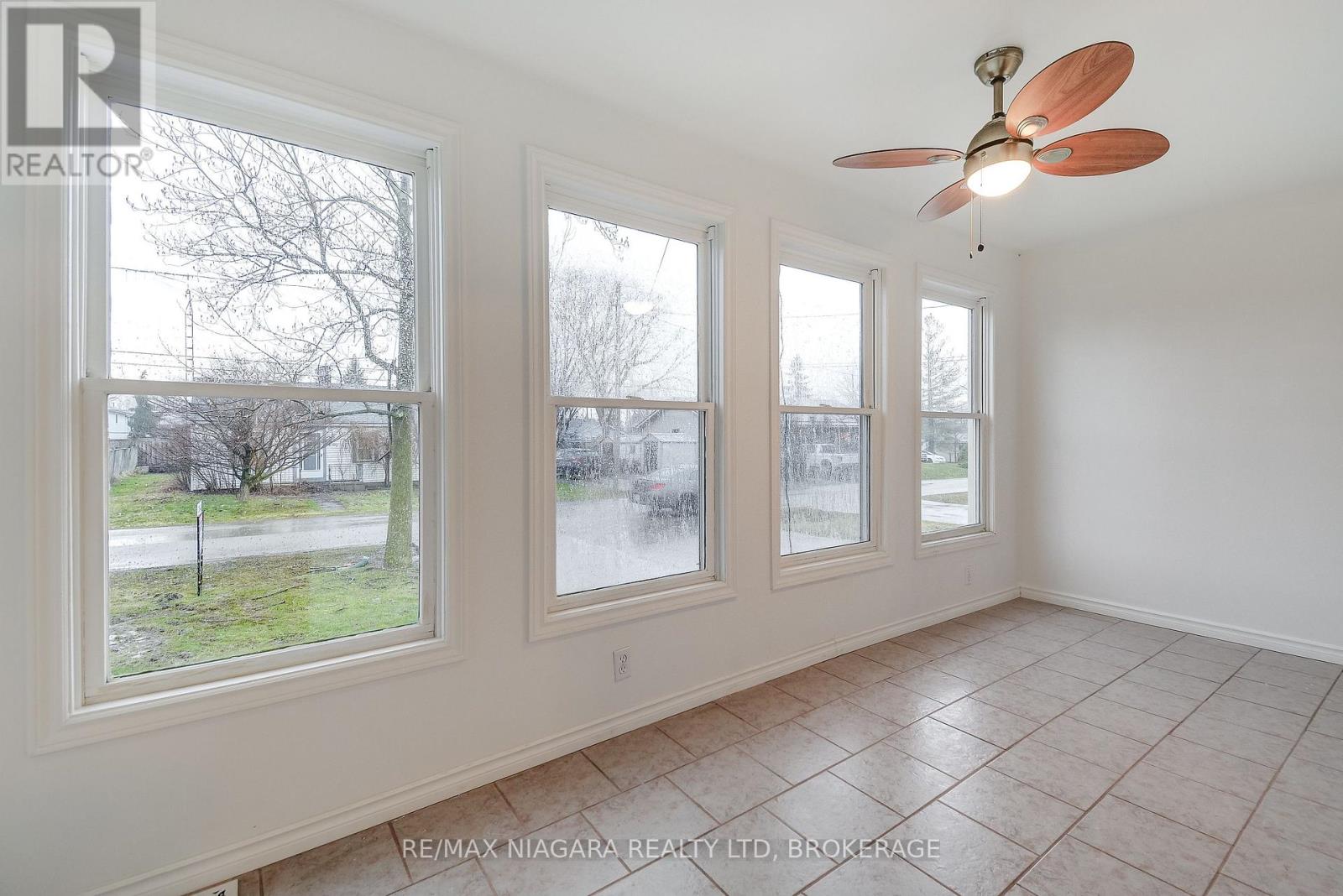 71 Joseph Street, Fort Erie (Lakeshore), Ontario  L2A 5J6 - Photo 13 - X12971588