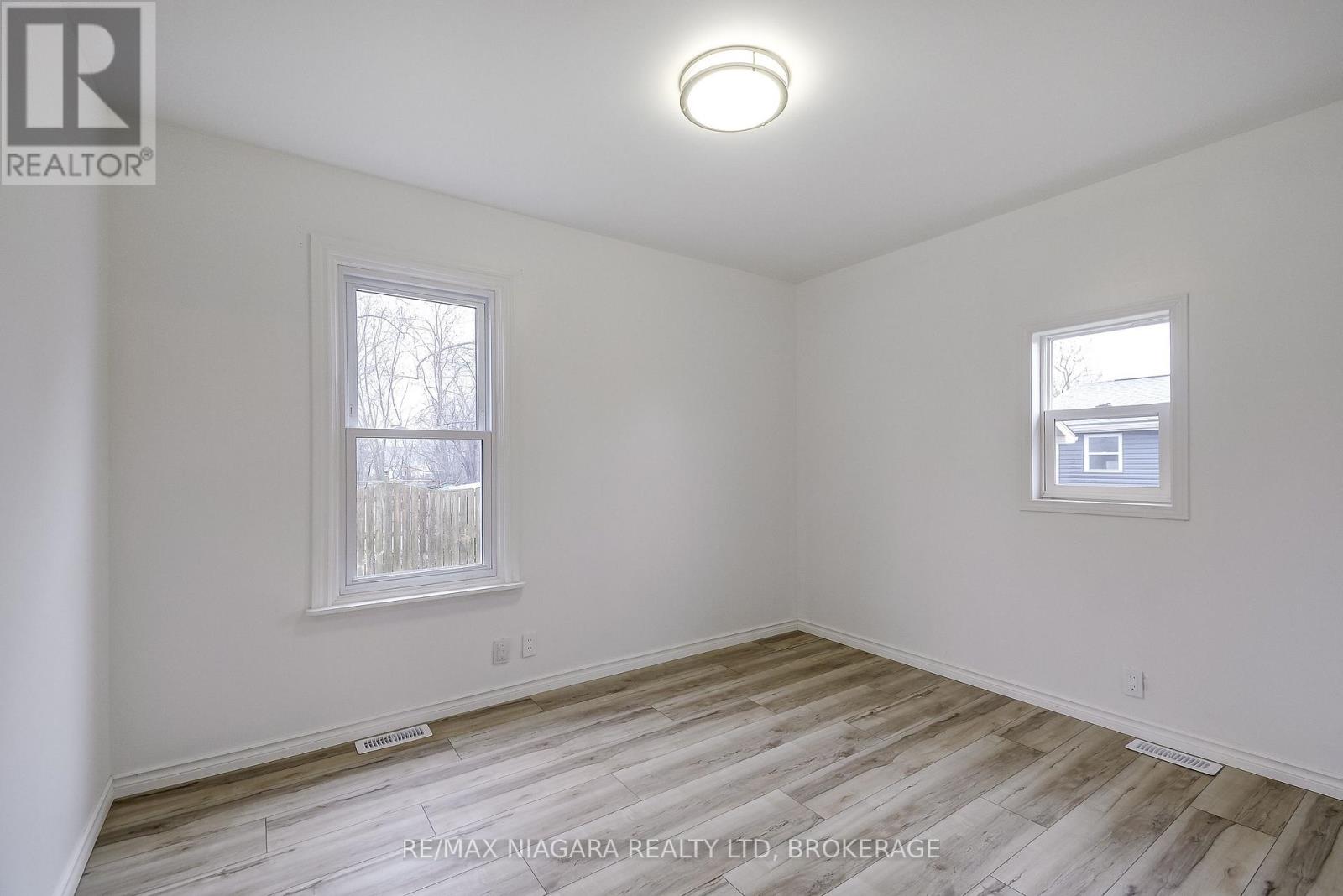 71 Joseph Street, Fort Erie (Lakeshore), Ontario  L2A 5J6 - Photo 31 - X12971588