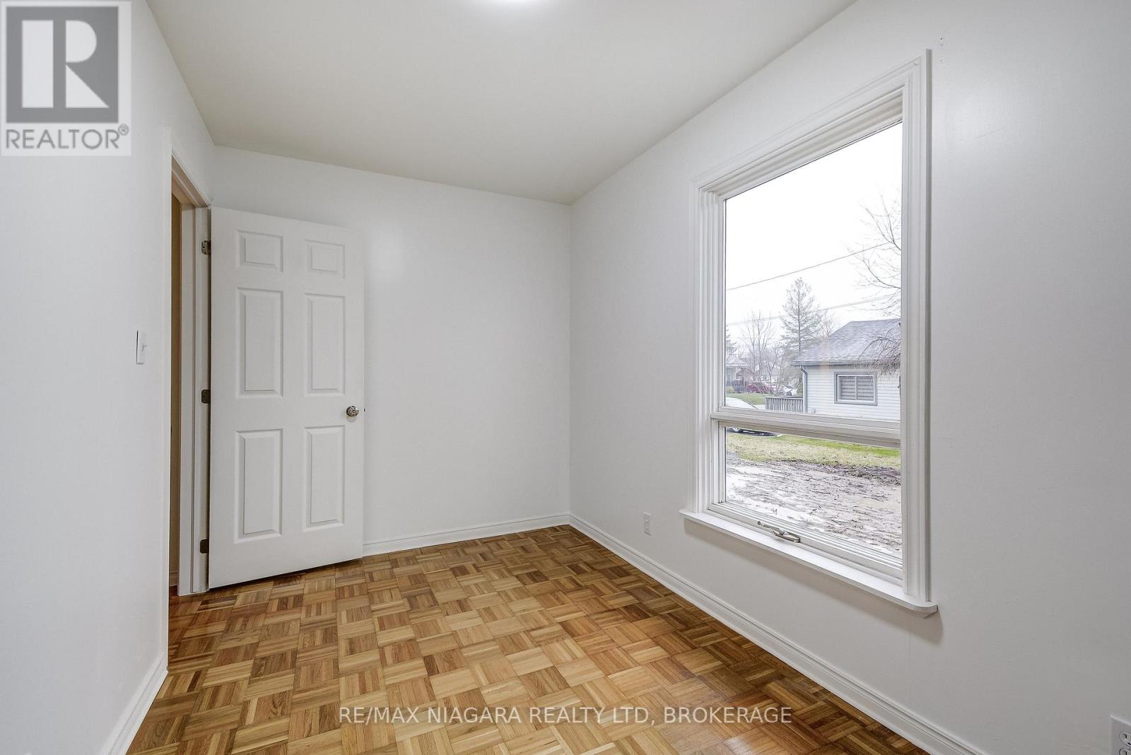 71 Joseph Street, Fort Erie (Lakeshore), Ontario  L2A 5J6 - Photo 34 - X12971588