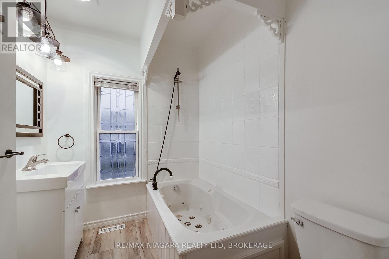 71 Joseph Street, Fort Erie (Lakeshore), Ontario  L2A 5J6 - Photo 35 - X12971588