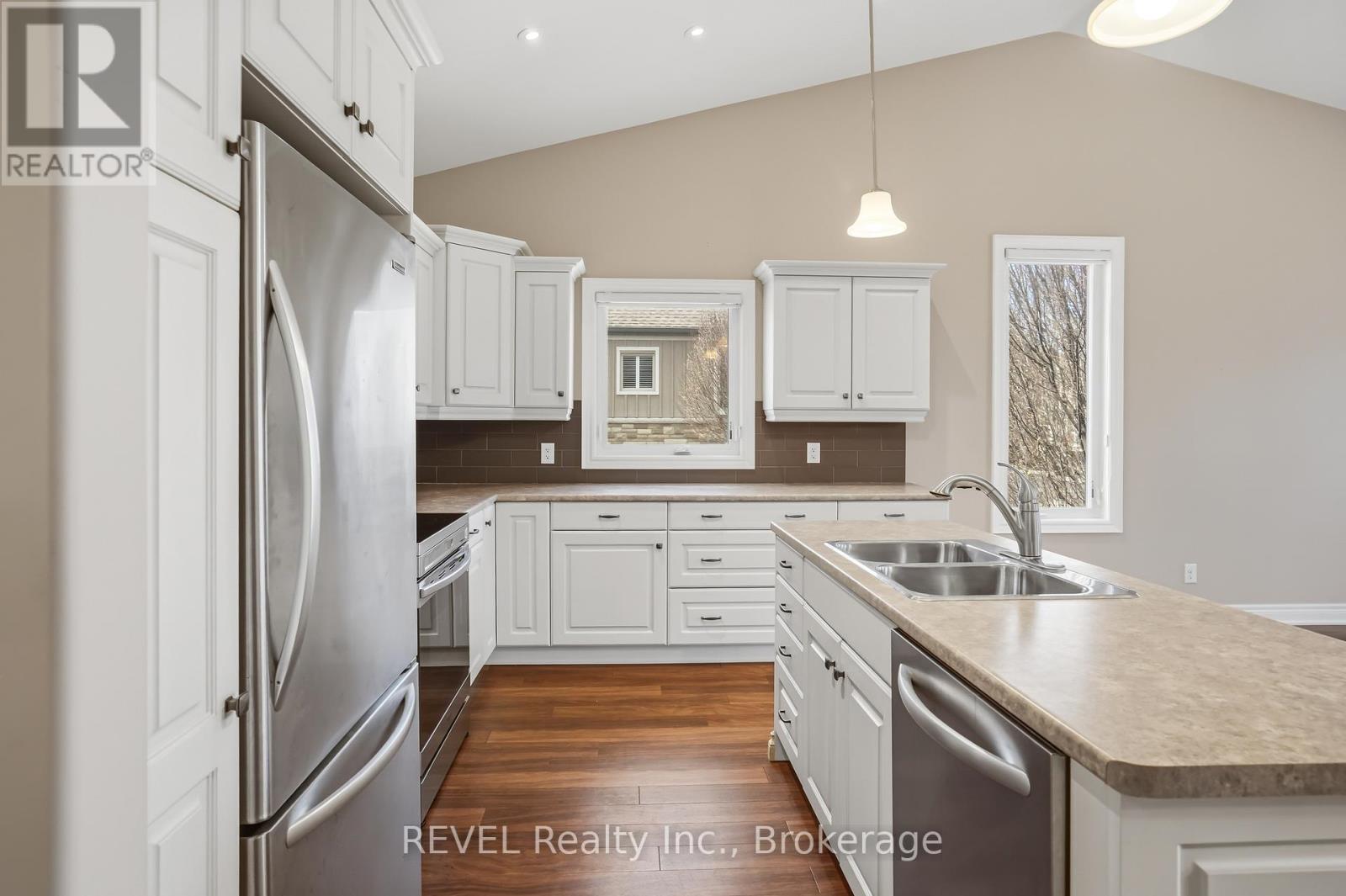 20 Crimson Drive, Niagara-On-The-Lake, Ontario  L0S 1P0 - Photo 10 - X12971740