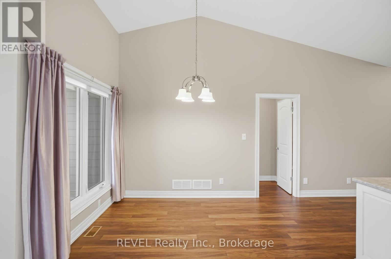 20 Crimson Drive, Niagara-On-The-Lake, Ontario  L0S 1P0 - Photo 17 - X12971740