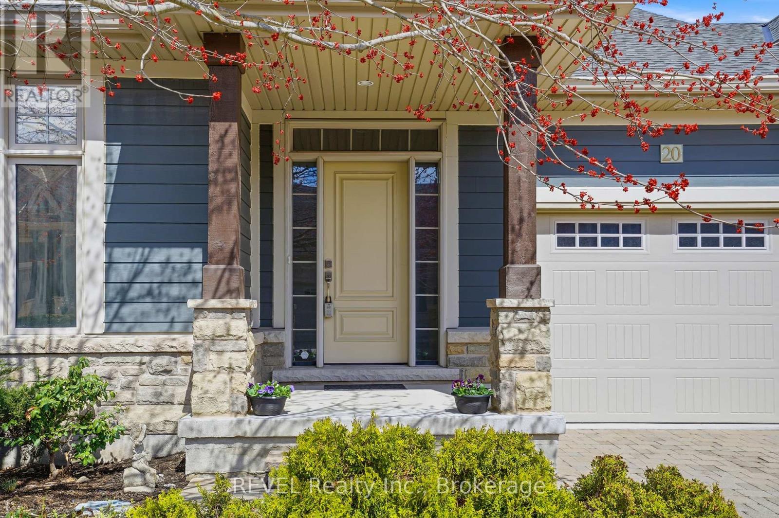 20 Crimson Drive, Niagara-On-The-Lake, Ontario  L0S 1P0 - Photo 2 - X12971740