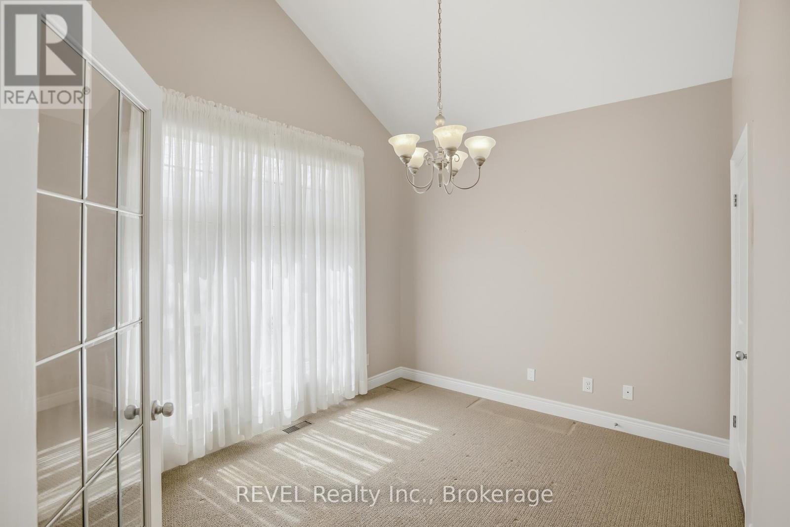 20 Crimson Drive, Niagara-On-The-Lake, Ontario  L0S 1P0 - Photo 6 - X12971740