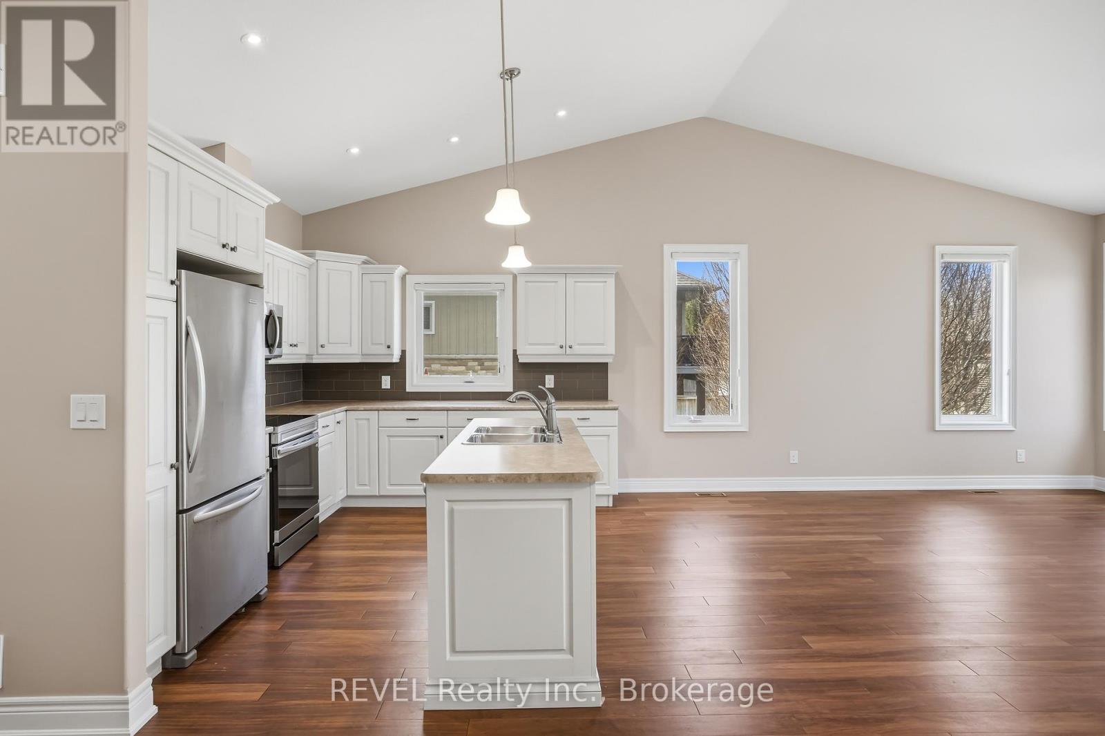 20 Crimson Drive, Niagara-On-The-Lake, Ontario  L0S 1P0 - Photo 9 - X12971740