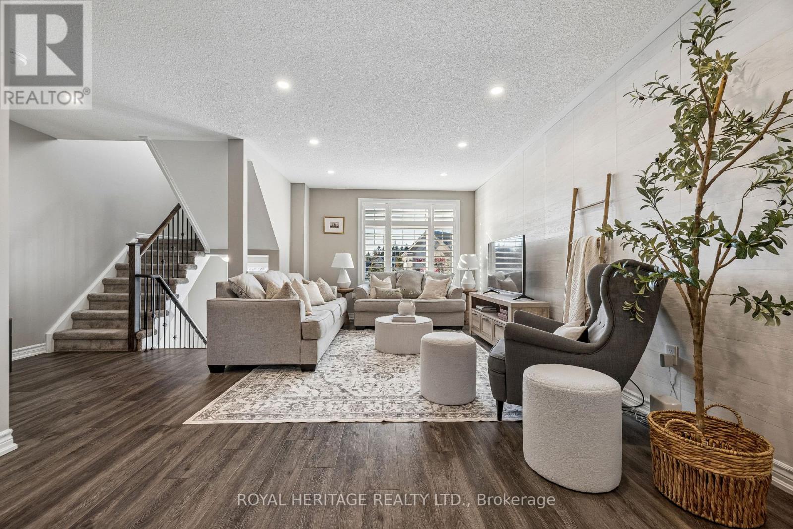 54 Streathern Way, Clarington, Ontario  L1C 3X1 - Photo 3 - E12971434