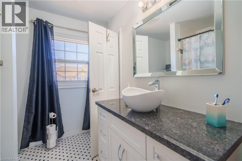 26 Poplar Drive Unit# 33, Cambridge, Ontario  N3C 4A4 - Photo 12 - 40817437