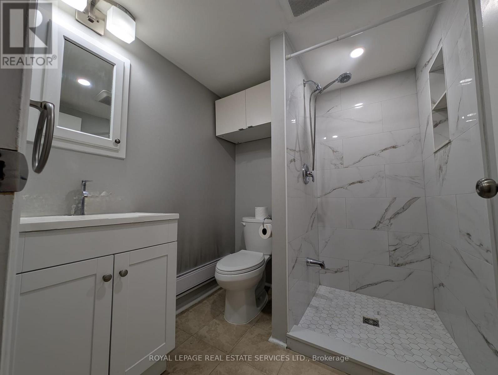 Lower - 126 Sheldon Avenue, Newmarket, Ontario  L3Y 2V7 - Photo 4 - N12962000