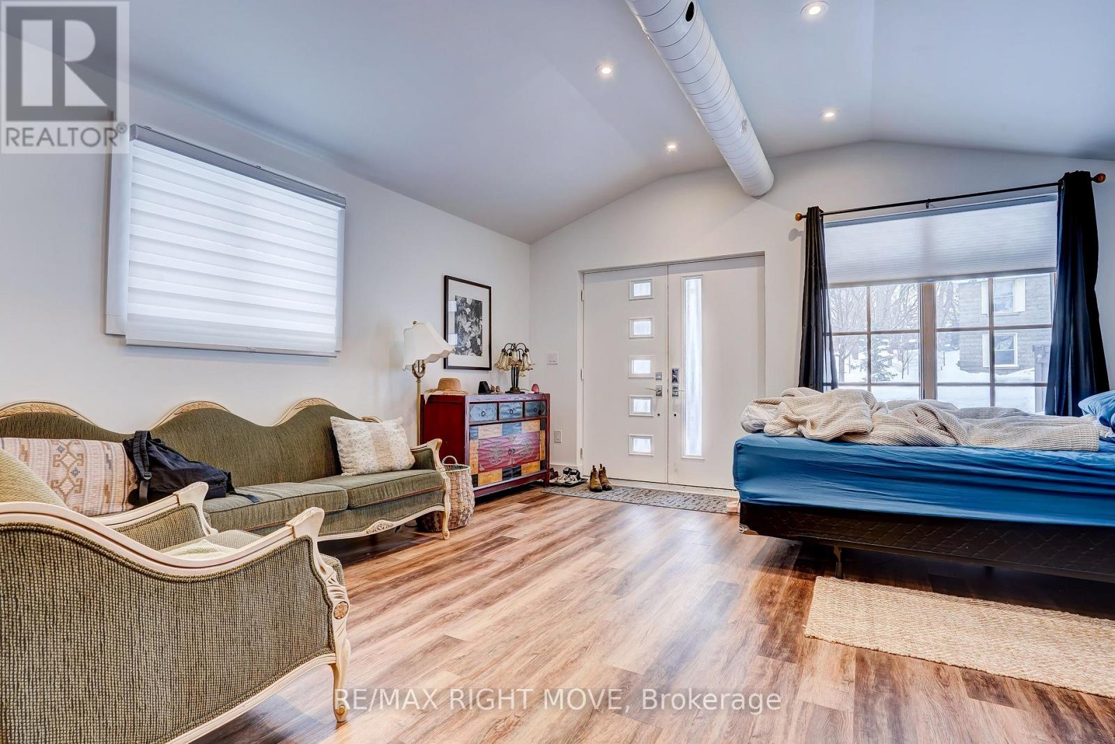 110 Mary Street, Orillia, Ontario  L3V 3E2 - Photo 3 - S12731784