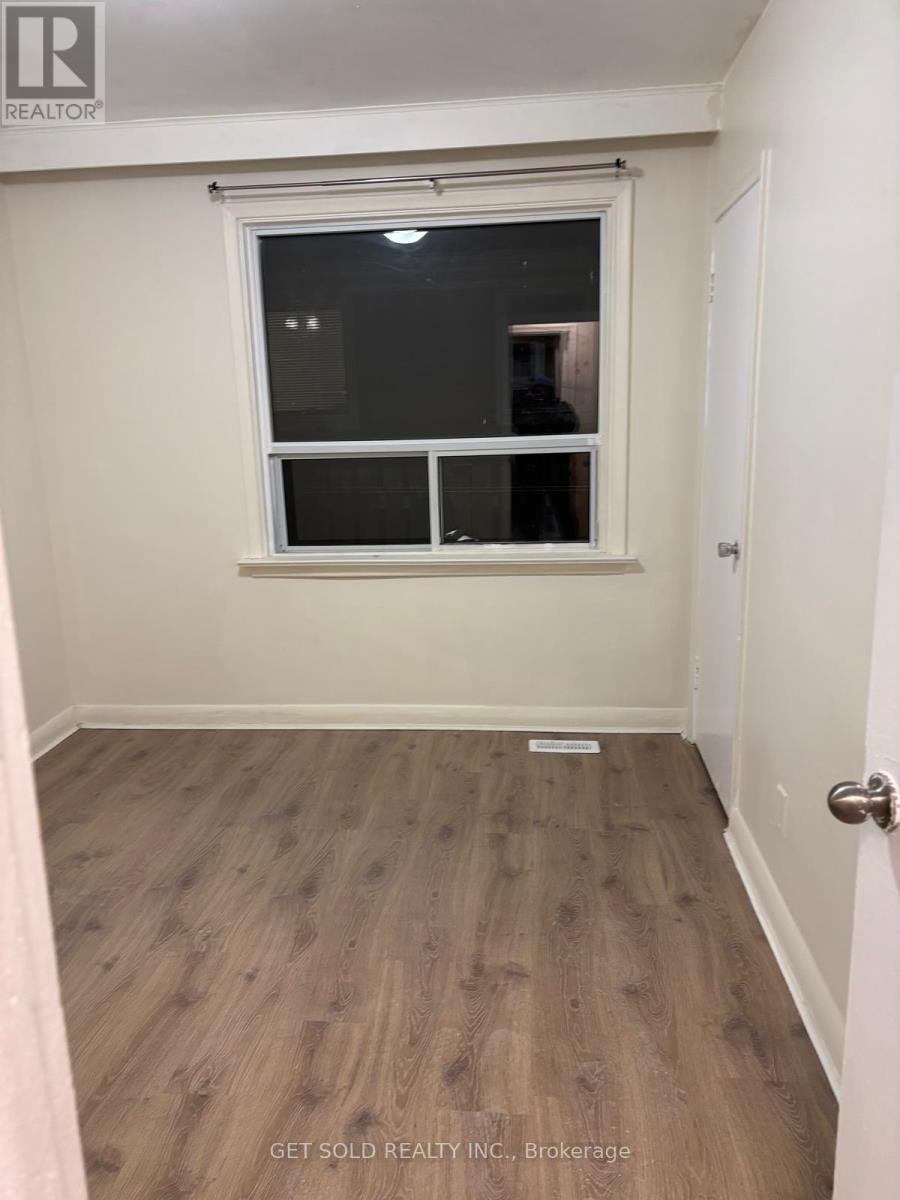 44 Dashwood Crescent, Toronto, Ontario  M9V 2N8 - Photo 10 - W12876366