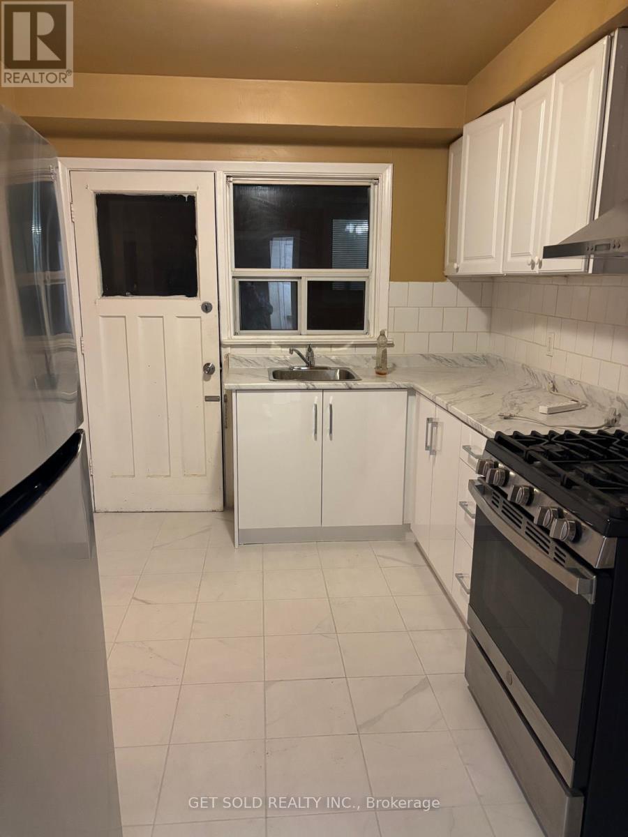 44 Dashwood Crescent, Toronto, Ontario  M9V 2N8 - Photo 6 - W12876366