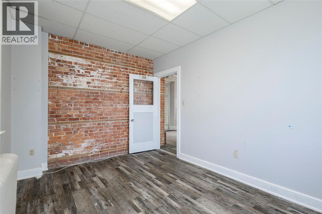 251 Campbell Street Unit# 2, Sarnia, Ontario  N7T 2H2 - Photo 5 - 26007476