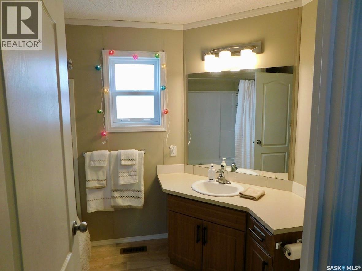 7-9 Allard Bay, Gravelbourg, Saskatchewan  S0H 1X0 - Photo 12 - SK032361