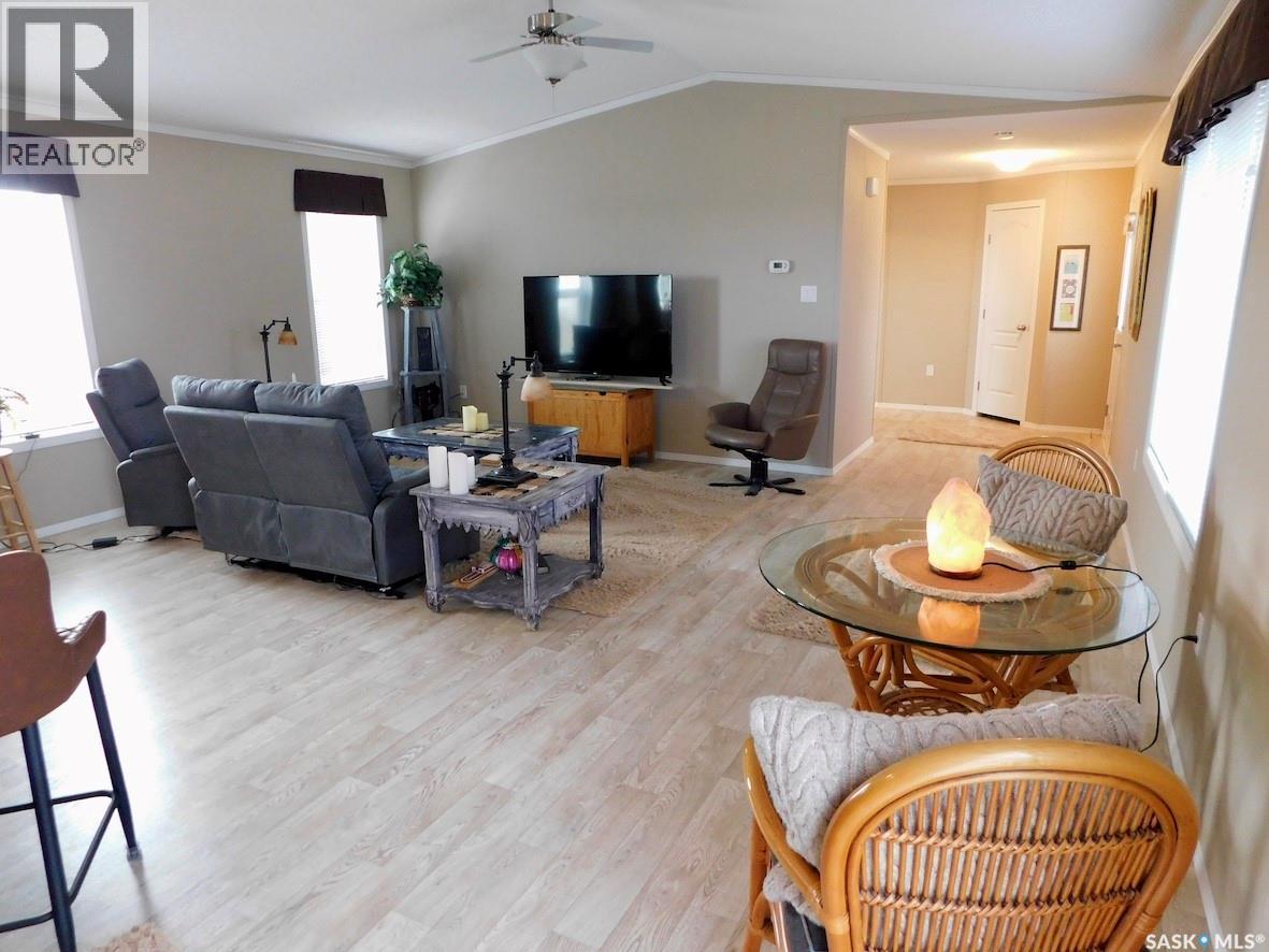 7-9 Allard Bay, Gravelbourg, Saskatchewan  S0H 1X0 - Photo 20 - SK032361