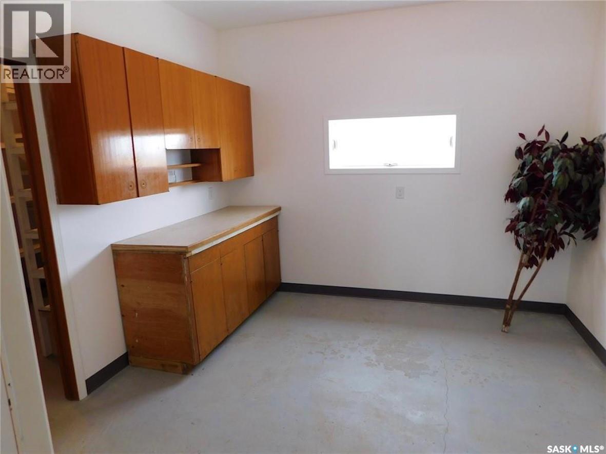 7-9 Allard Bay, Gravelbourg, Saskatchewan  S0H 1X0 - Photo 30 - SK032361