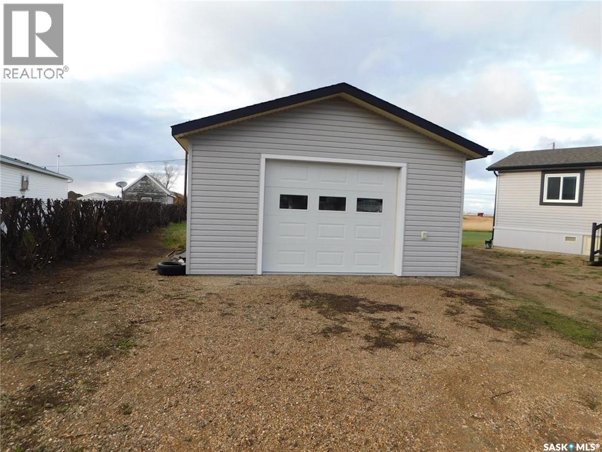7-9 Allard Bay, Gravelbourg, Saskatchewan  S0H 1X0 - Photo 32 - SK032361