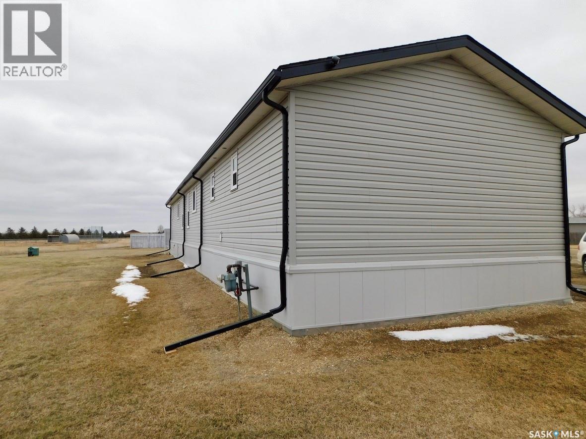 7-9 Allard Bay, Gravelbourg, Saskatchewan  S0H 1X0 - Photo 33 - SK032361