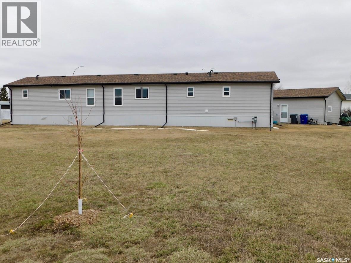 7-9 Allard Bay, Gravelbourg, Saskatchewan  S0H 1X0 - Photo 36 - SK032361
