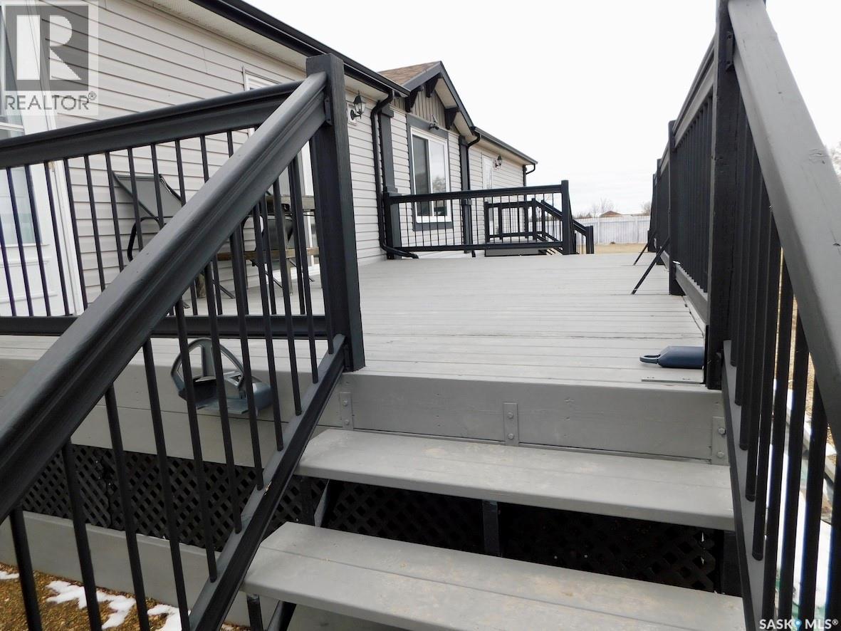 7-9 Allard Bay, Gravelbourg, Saskatchewan  S0H 1X0 - Photo 4 - SK032361