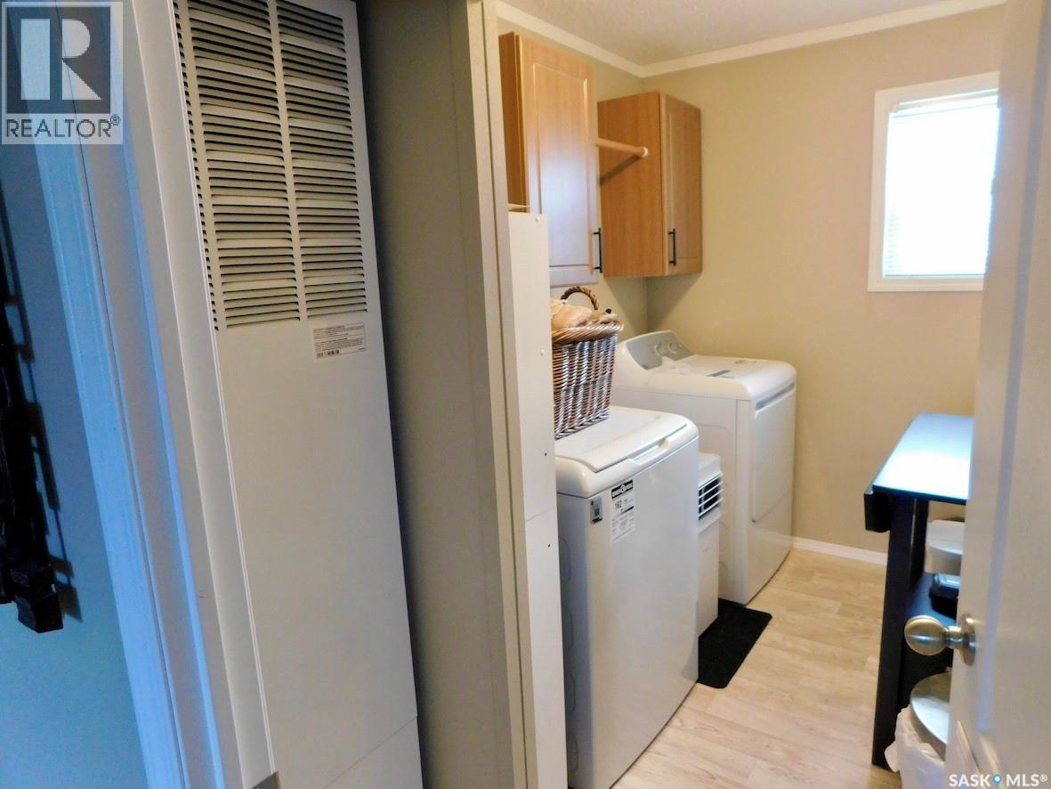 7-9 Allard Bay, Gravelbourg, Saskatchewan  S0H 1X0 - Photo 7 - SK032361