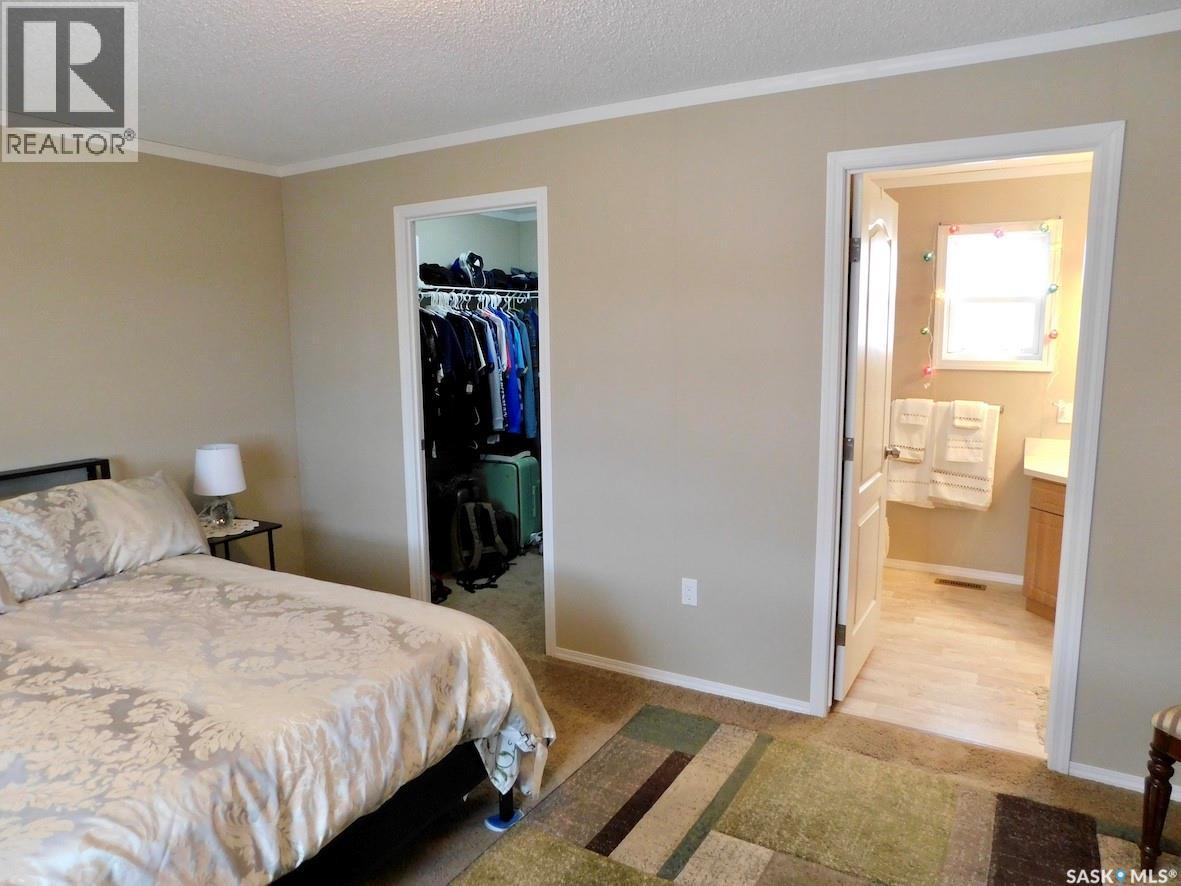 7-9 Allard Bay, Gravelbourg, Saskatchewan  S0H 1X0 - Photo 8 - SK032361