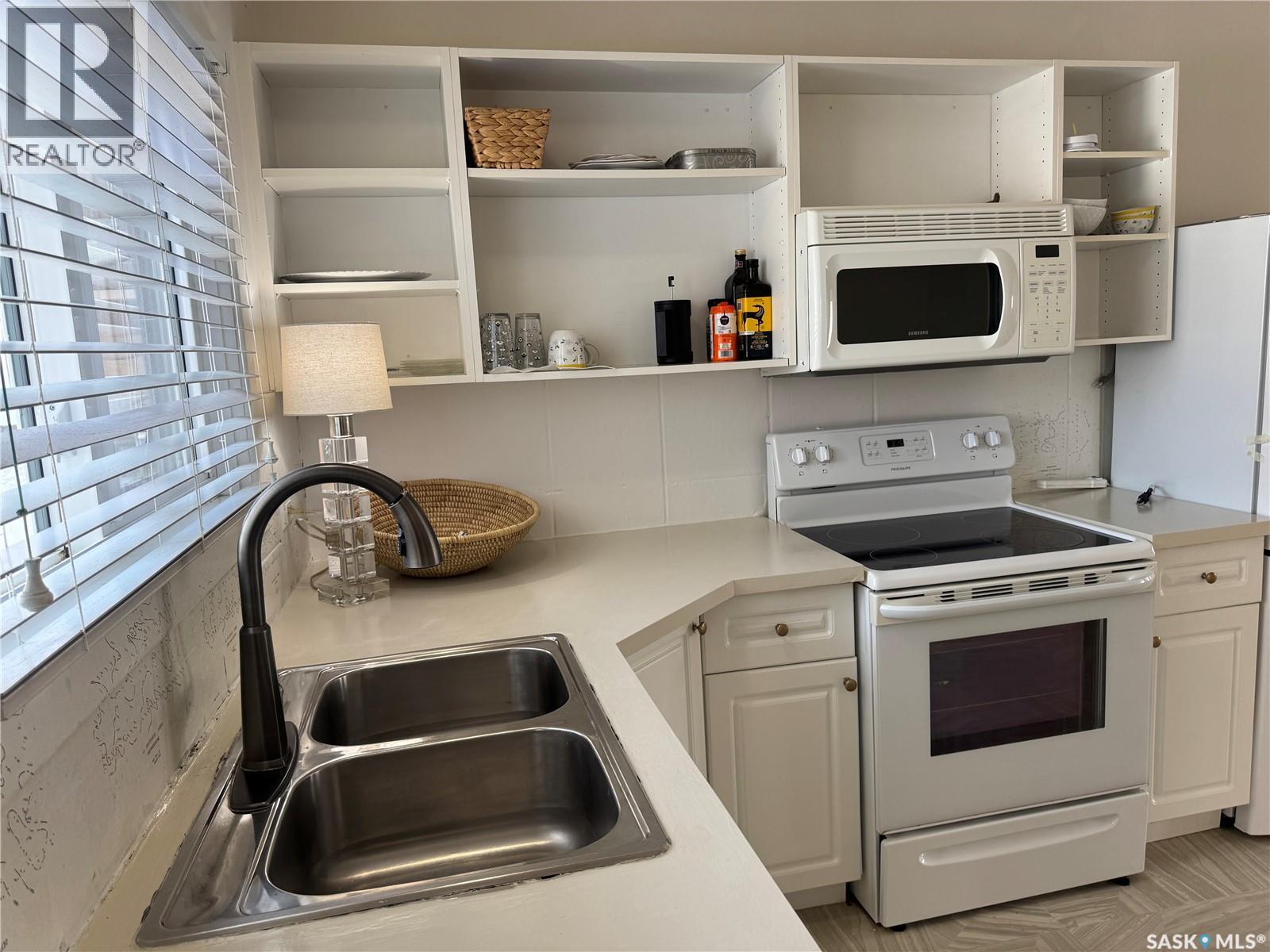 3027 Robinson Street, Regina, Saskatchewan  S4S 1V3 - Photo 8 - SK032326