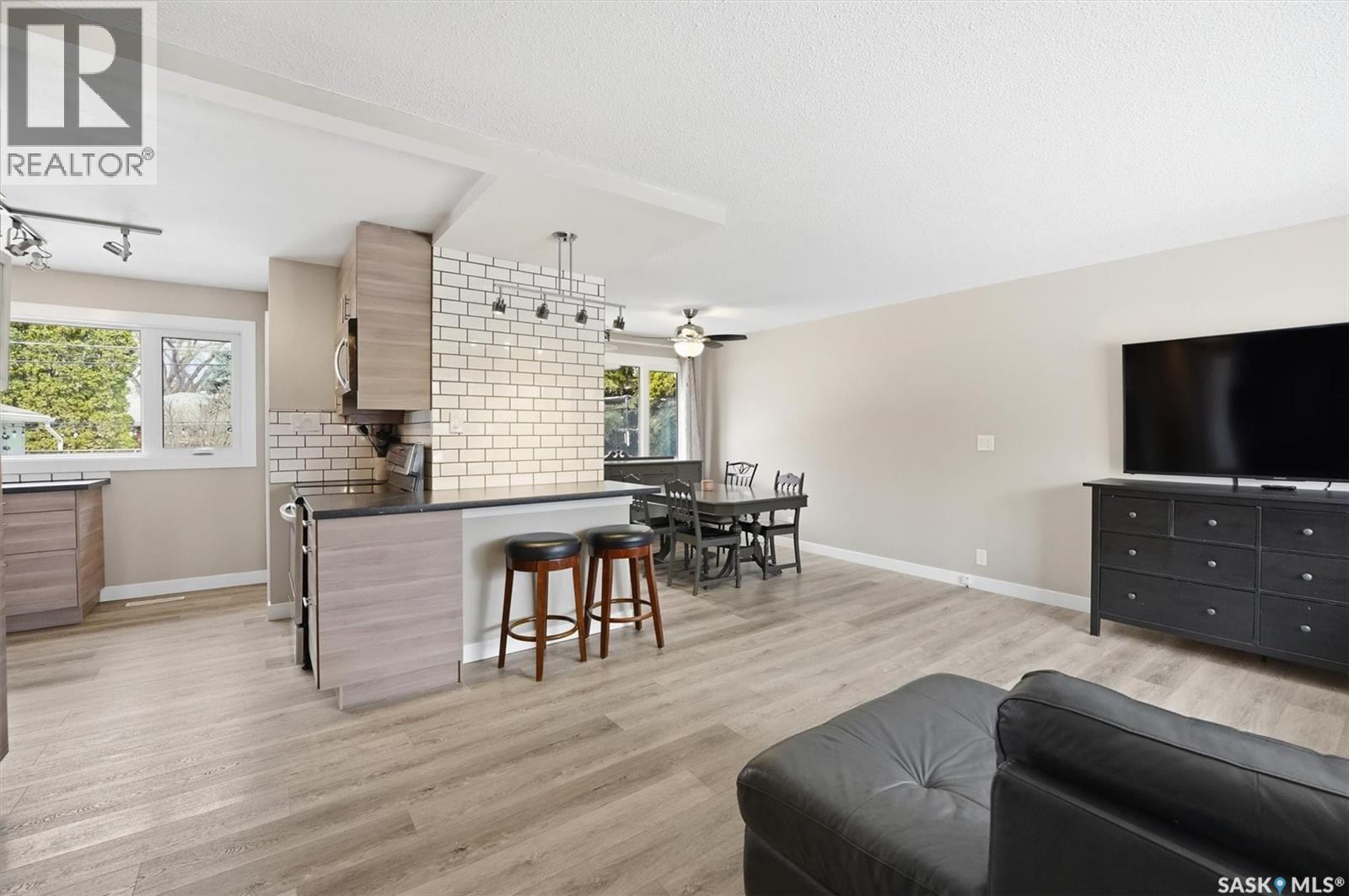 16 Pinder Crescent, Saskatoon, Saskatchewan  S7J 2K8 - Photo 4 - SK032284