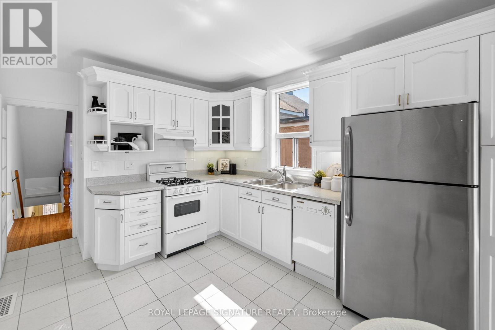 158 Margueretta Street, Toronto, Ontario  M6H 3S3 - Photo 11 - C12971488