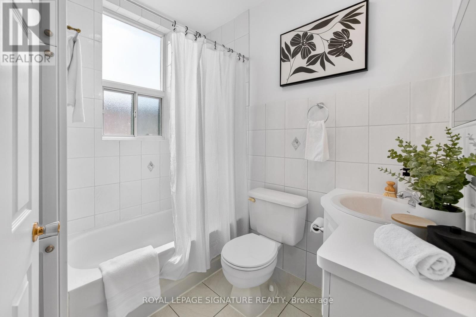 158 Margueretta Street, Toronto, Ontario  M6H 3S3 - Photo 13 - C12971488