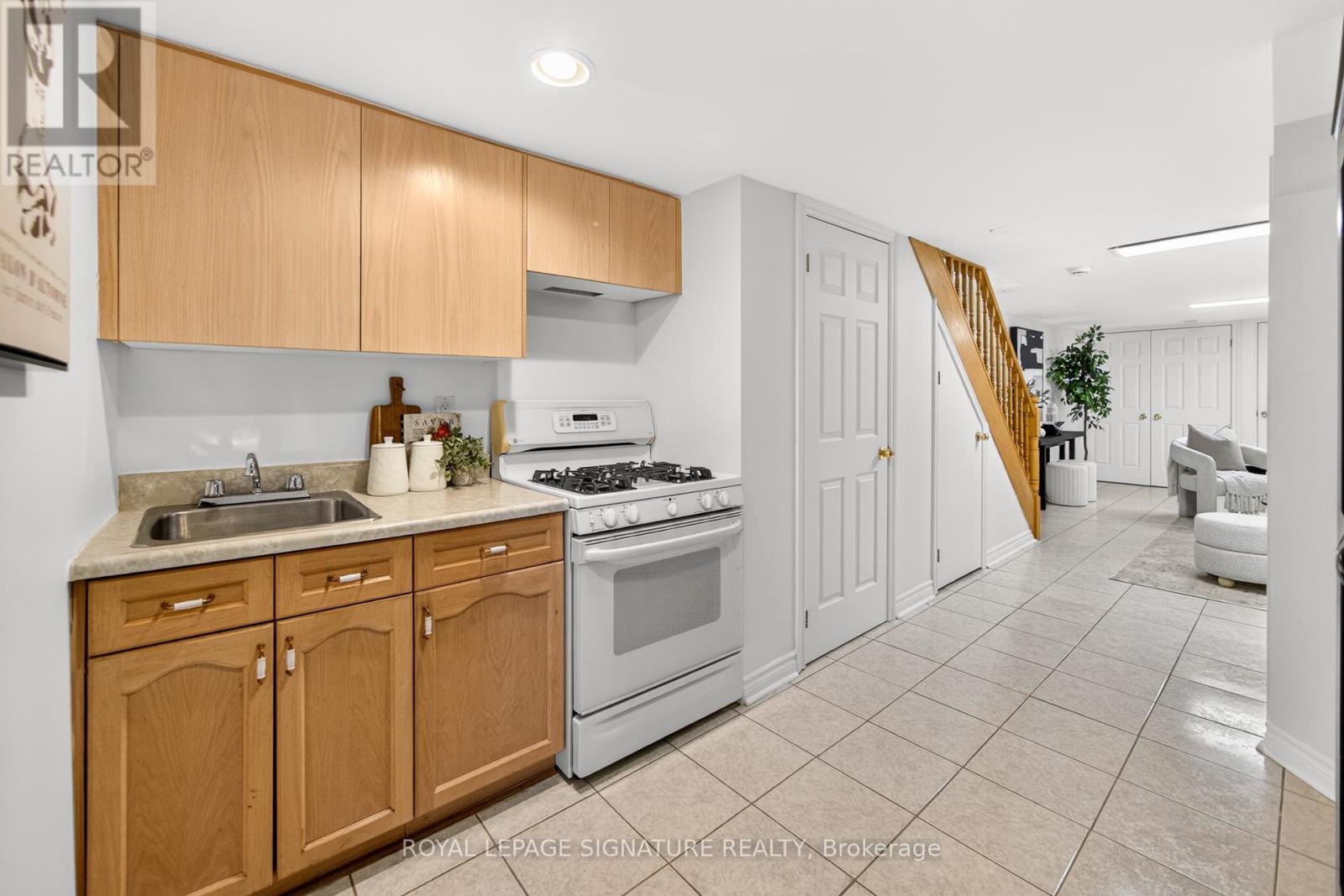 158 Margueretta Street, Toronto, Ontario  M6H 3S3 - Photo 25 - C12971488