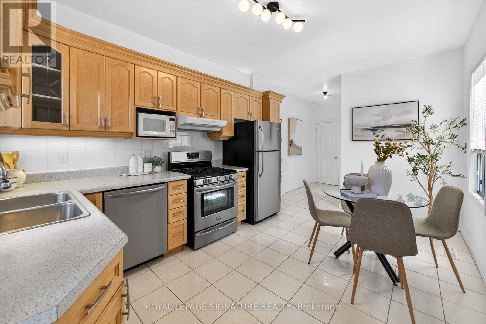 158 Margueretta Street, Toronto, Ontario  M6H 3S3 - Photo 8 - C12971488