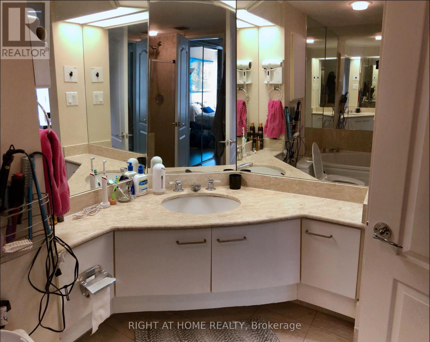 906 - 38 Elm Street, Toronto, Ontario  M5G 2K5 - Photo 13 - C12971652