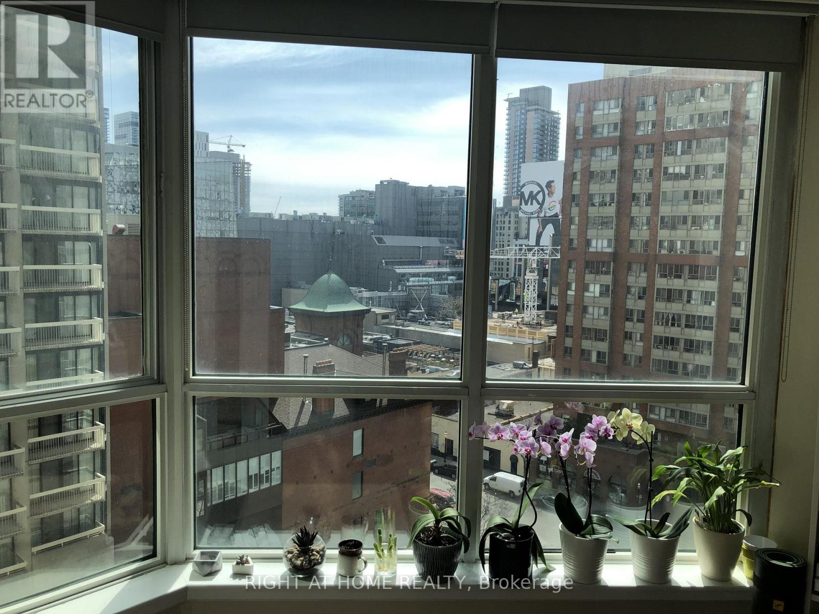 906 - 38 Elm Street, Toronto, Ontario  M5G 2K5 - Photo 5 - C12971652