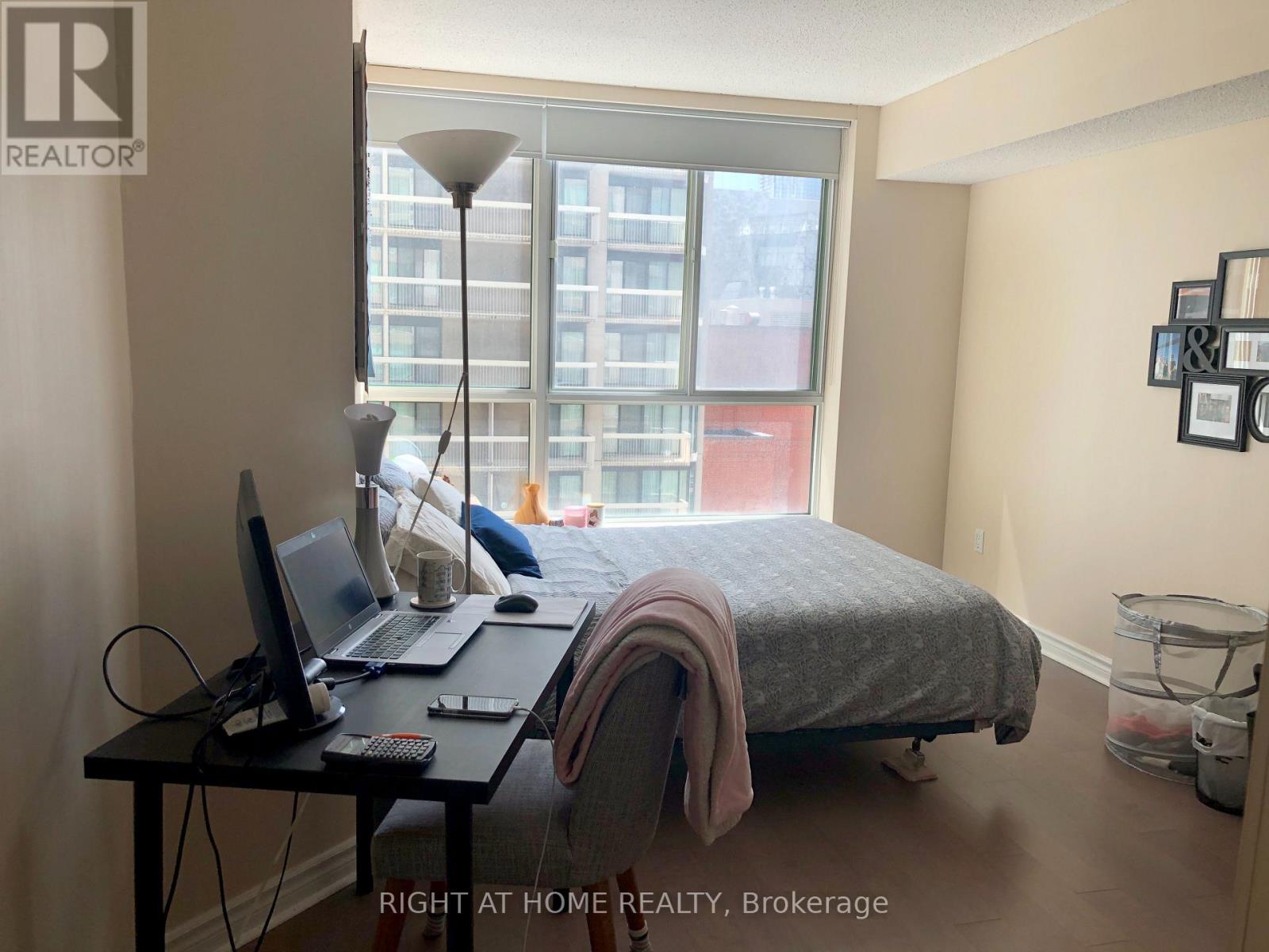 906 - 38 Elm Street, Toronto, Ontario  M5G 2K5 - Photo 6 - C12971652