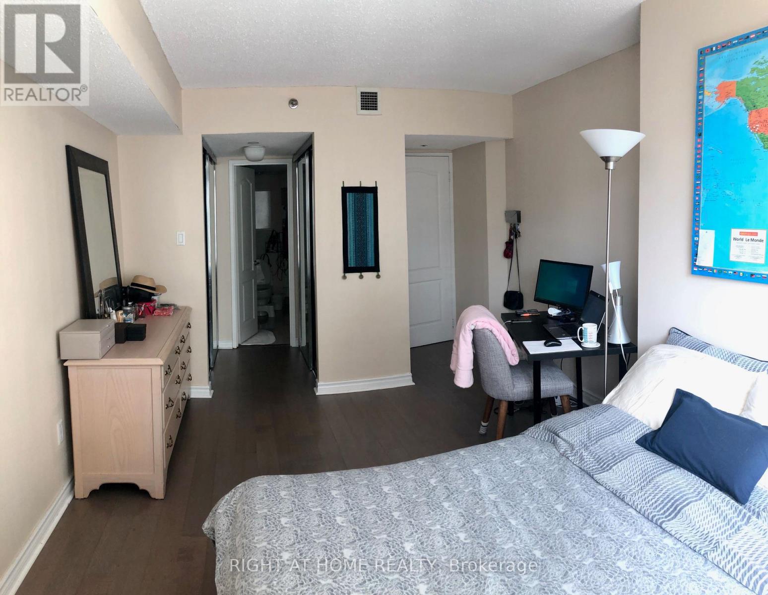 906 - 38 Elm Street, Toronto, Ontario  M5G 2K5 - Photo 7 - C12971652