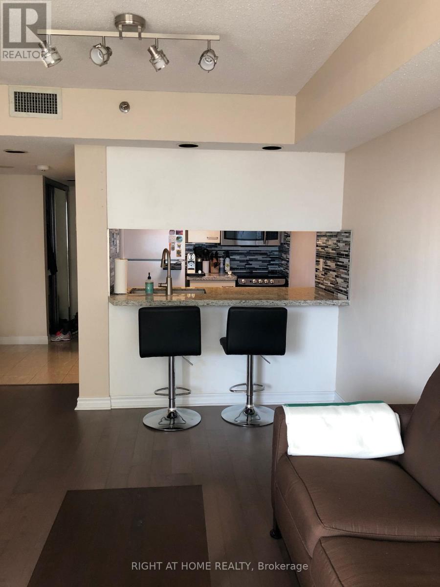 906 - 38 Elm Street, Toronto, Ontario  M5G 2K5 - Photo 8 - C12971652