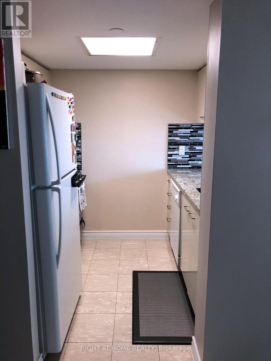 906 - 38 Elm Street, Toronto, Ontario  M5G 2K5 - Photo 9 - C12971652