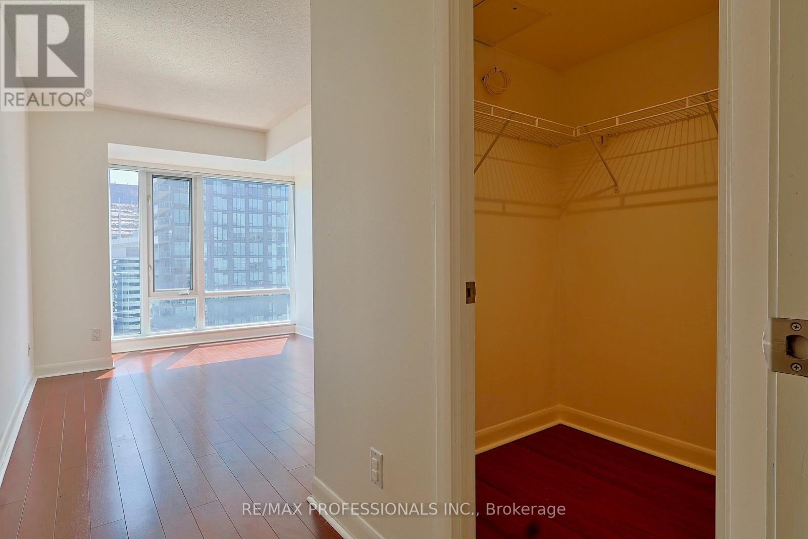 2806 - 210 Victoria Street, Toronto, Ontario  M5B 2R3 - Photo 10 - C12971732