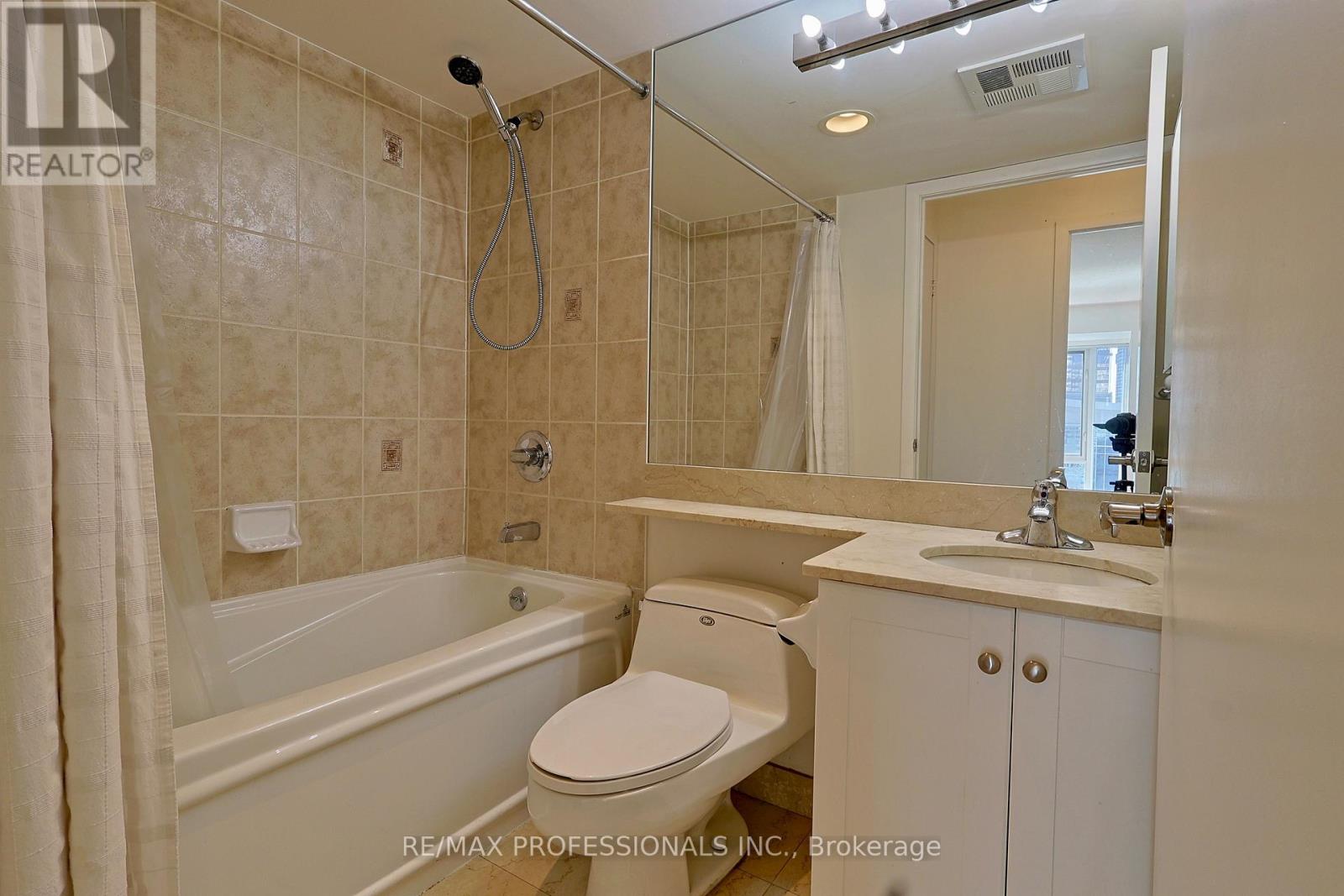 2806 - 210 Victoria Street, Toronto, Ontario  M5B 2R3 - Photo 13 - C12971732