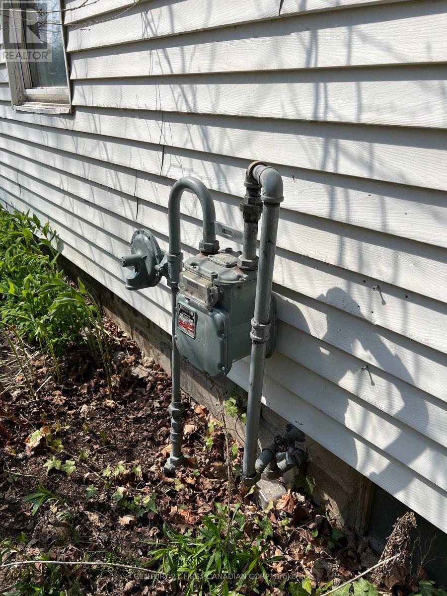 205 Orchard Street, Central Elgin, Ontario  N5L 1C4 - Photo 11 - X12682410