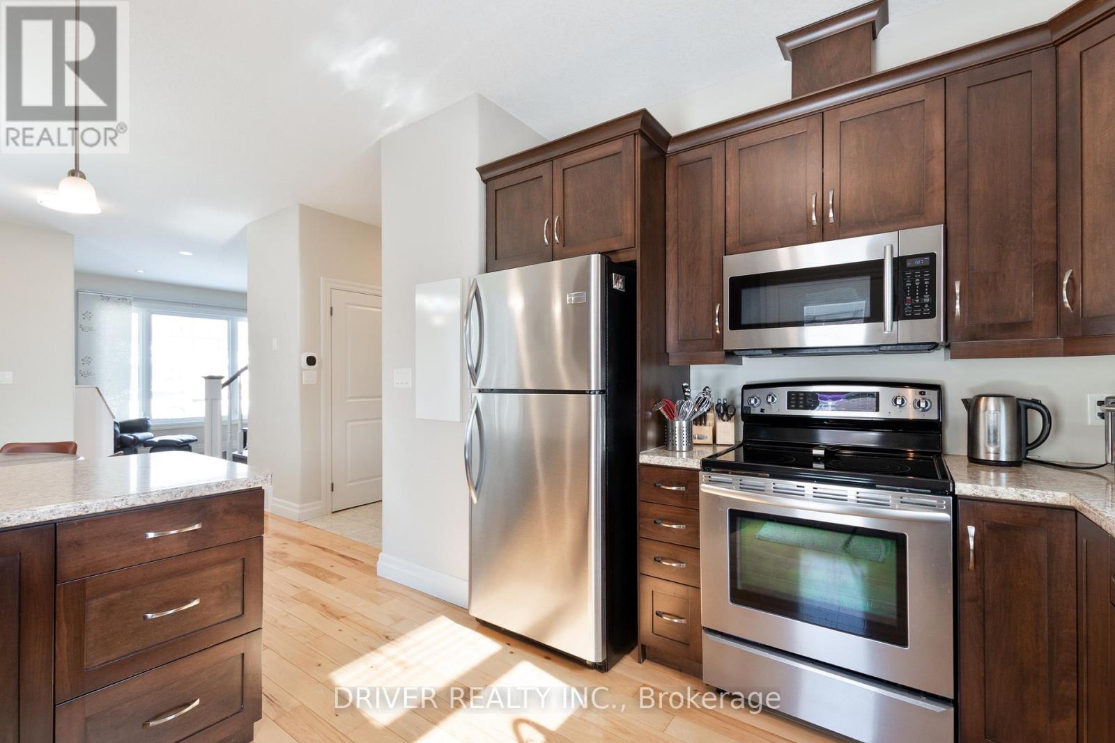 36 Spruce Street W, Aylmer, Ontario N5H 3J4 - Photo 8 - X12792436