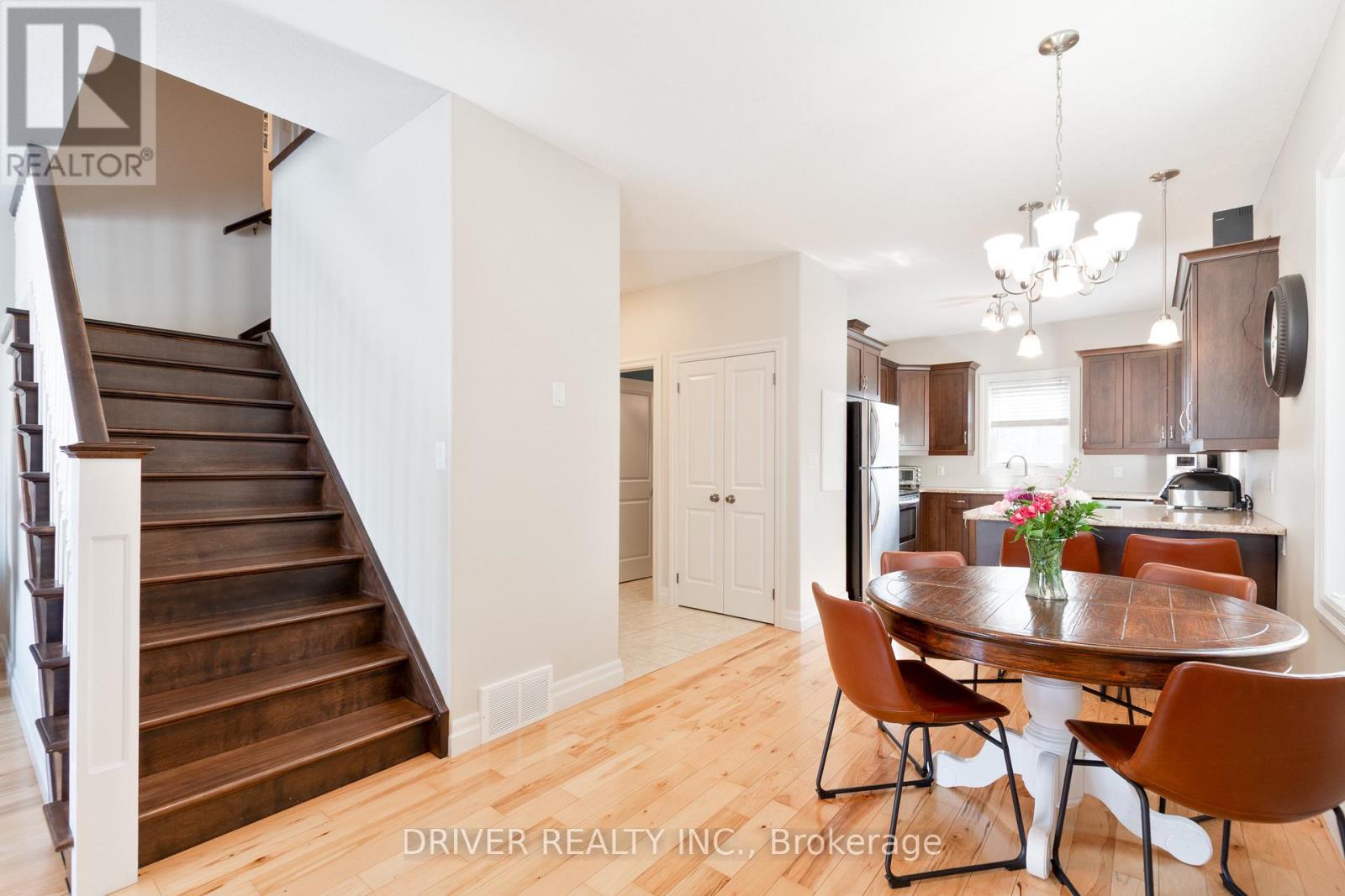 36 Spruce Street W, Aylmer, Ontario N5H 3J4 - Photo 6 - X12792436