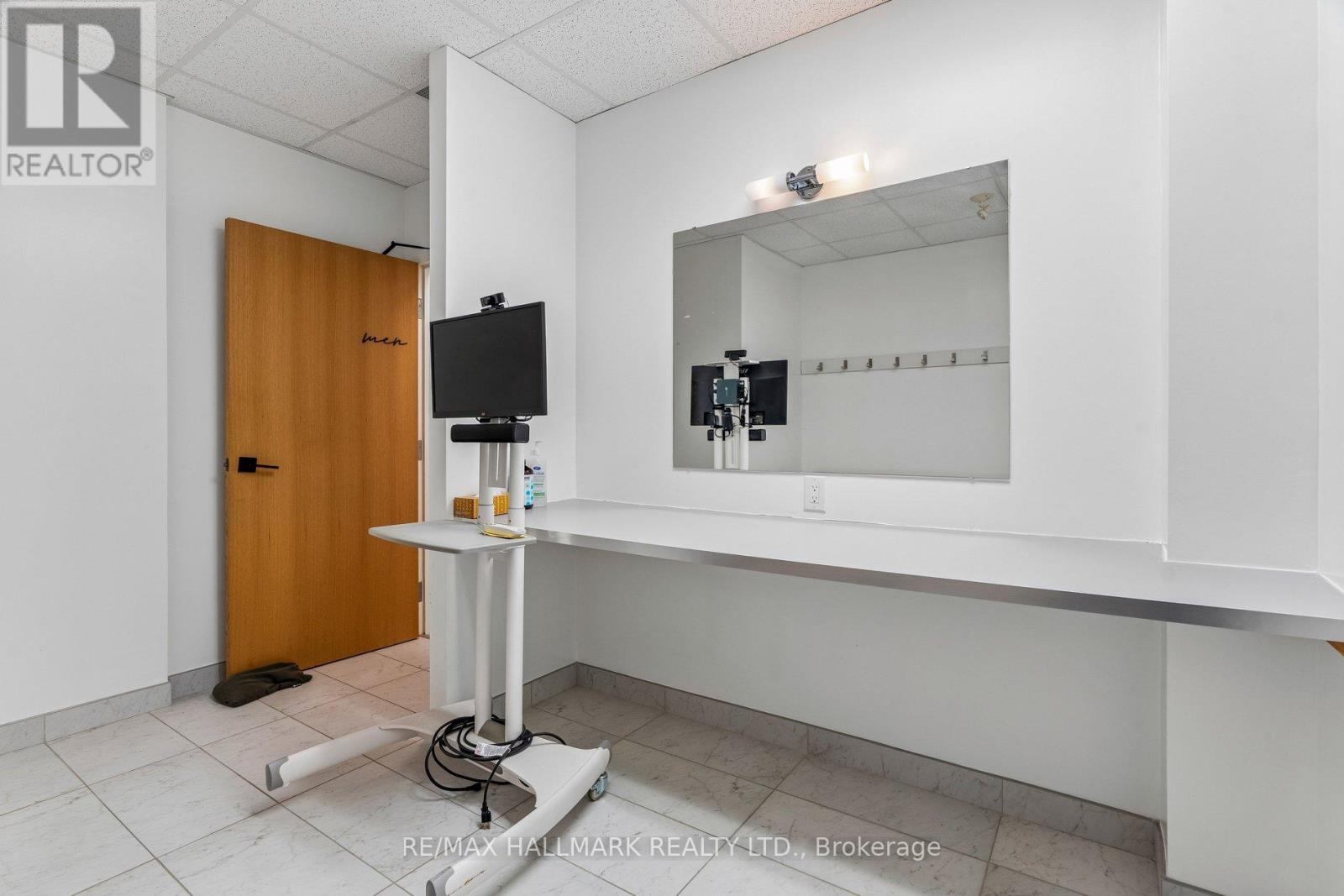 2034 Queen Street E, Toronto, Ontario  M4L 1J4 - Photo 32 - E12971510