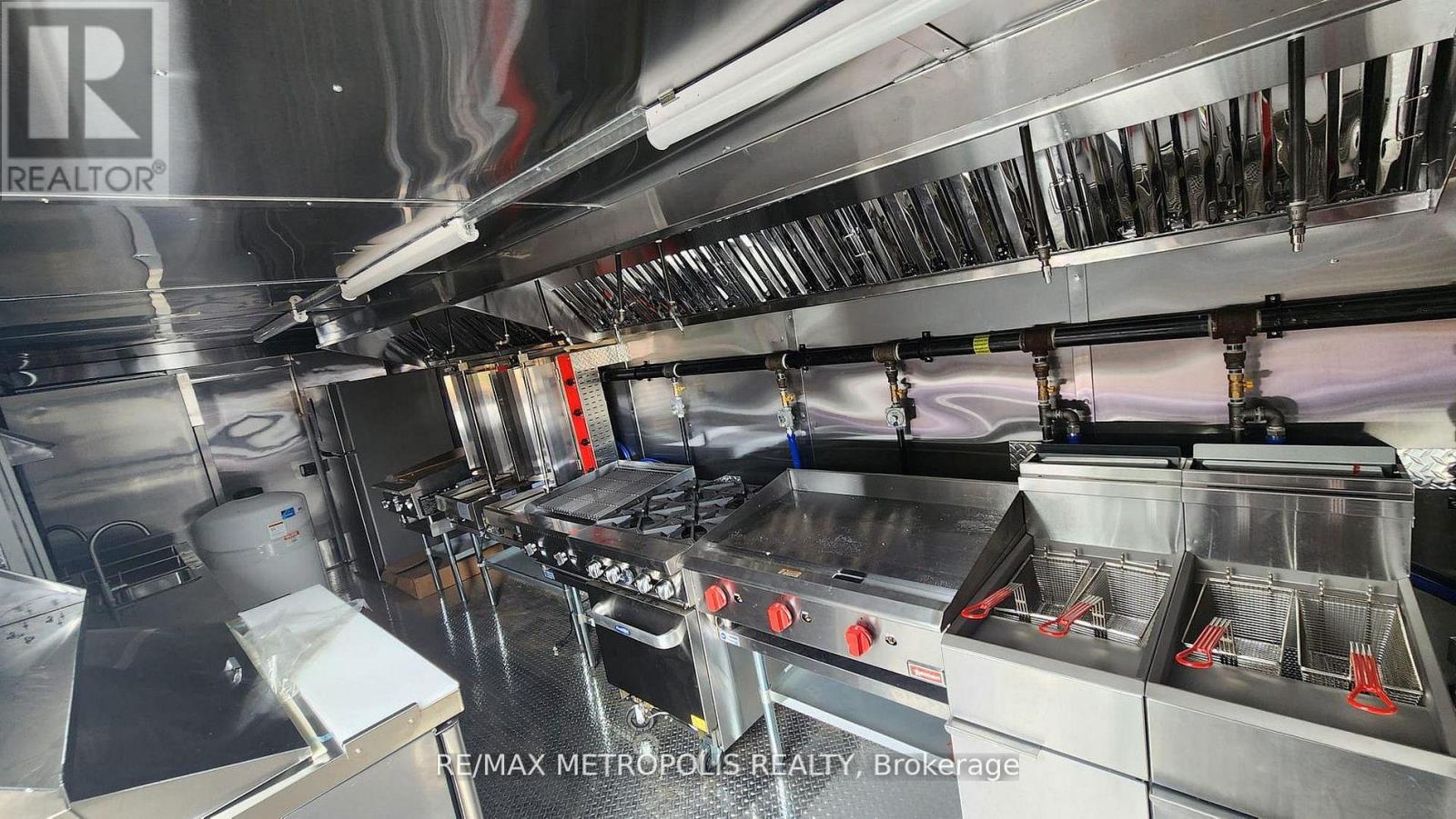 1243 Dundas Street E, Whitby, Ontario  L1N 2K6 - Photo 2 - E12971556