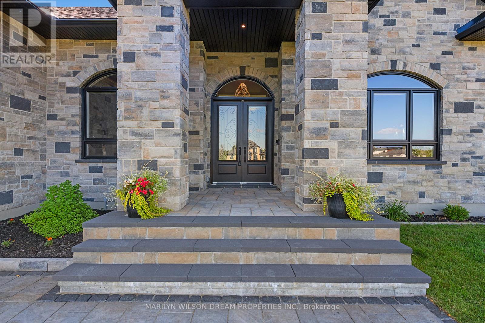 324 Hedley Way, Ottawa, Ontario  K2W 0E4 - Photo 4 - X12948004