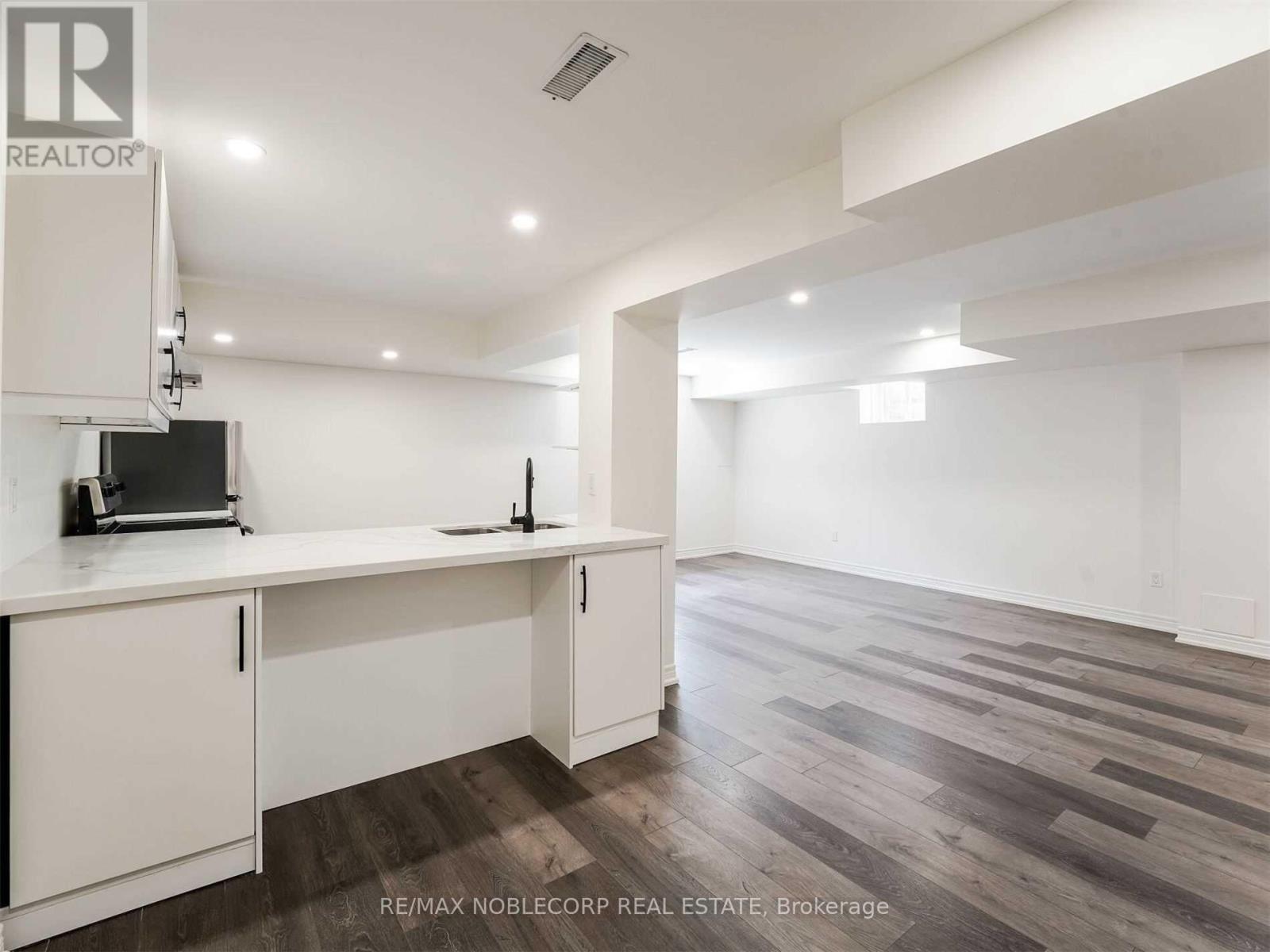 71 Pierre Berton Boulevard, Vaughan, Ontario  L4H 3N5 - Photo 13 - N12971522