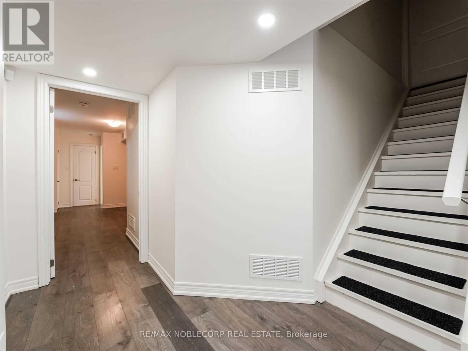 71 Pierre Berton Boulevard, Vaughan, Ontario  L4H 3N5 - Photo 4 - N12971522