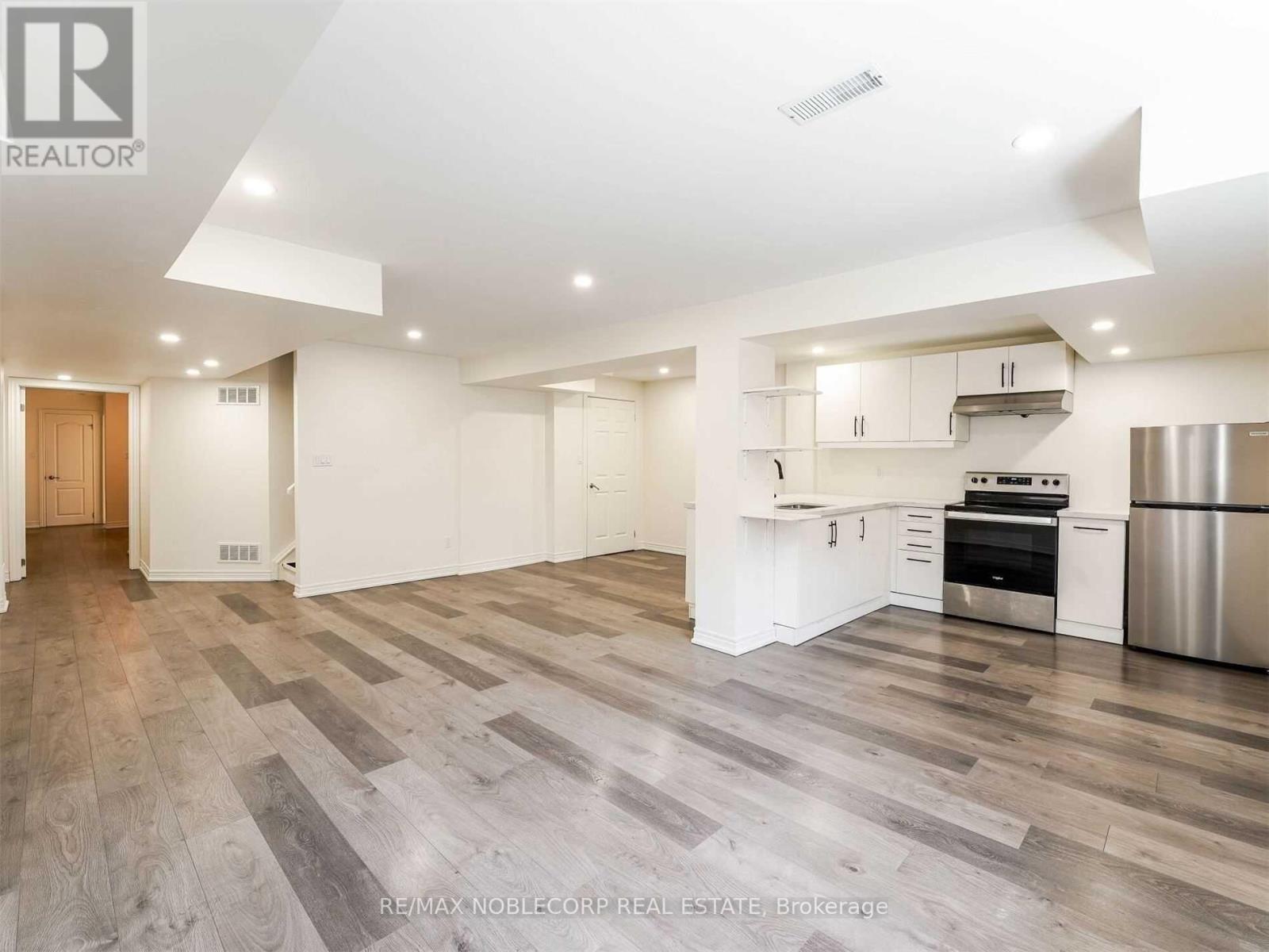 71 Pierre Berton Boulevard, Vaughan, Ontario  L4H 3N5 - Photo 6 - N12971522