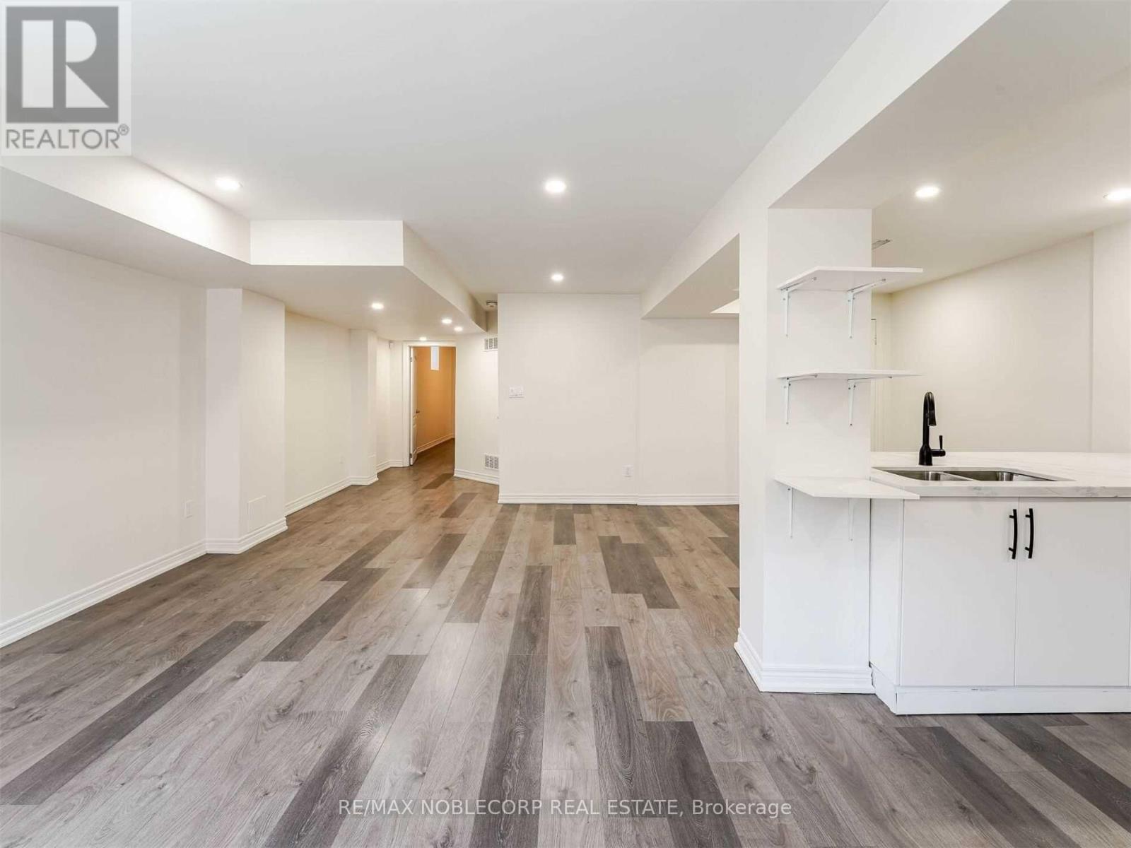 71 Pierre Berton Boulevard, Vaughan, Ontario  L4H 3N5 - Photo 7 - N12971522